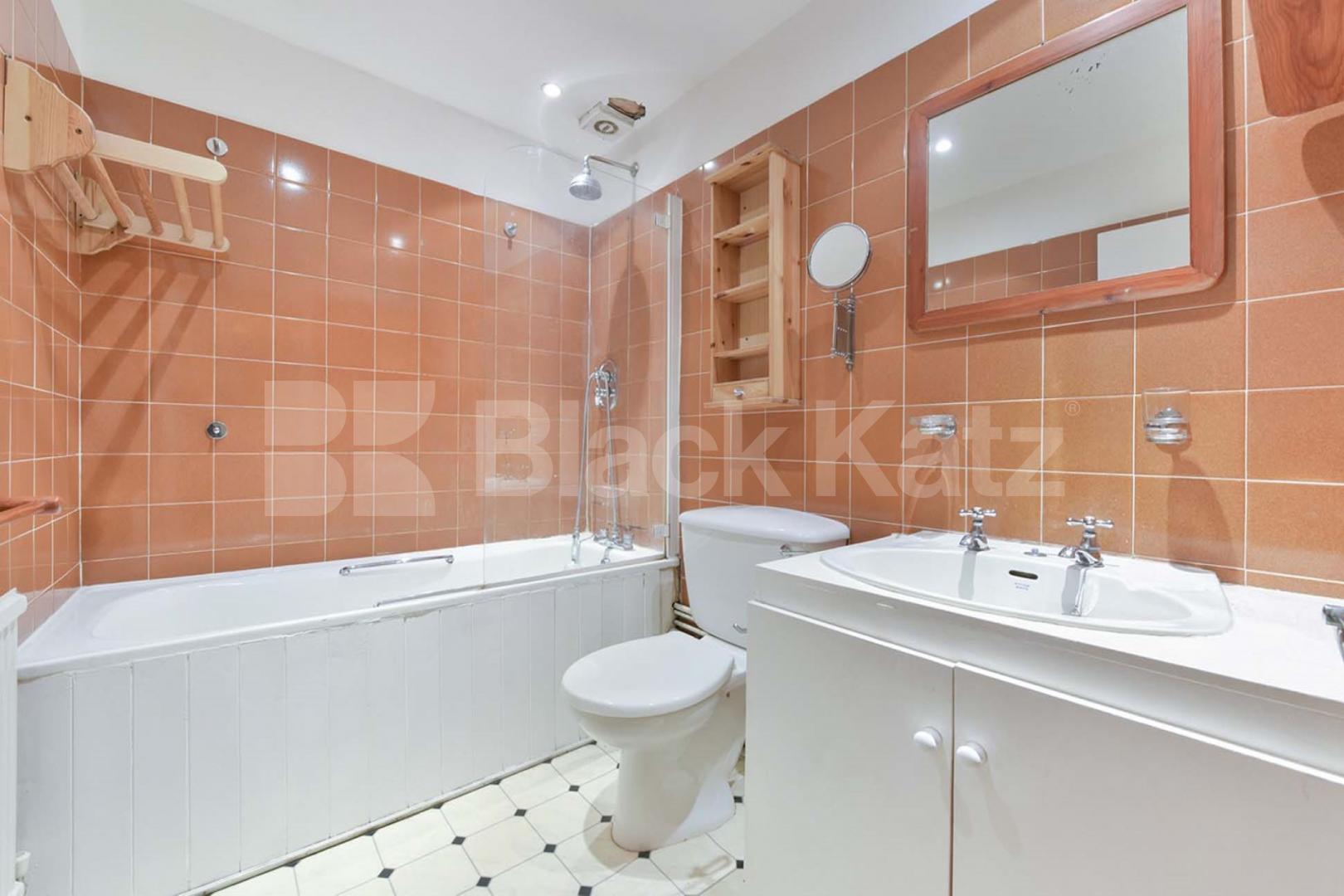 Flooded with natural light & offering 582 Sq.Ft of living entertaining space Clapham Road , Stockwell